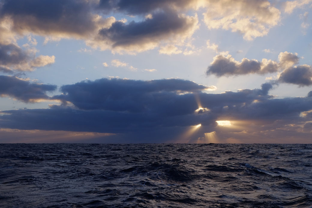 Der Himmel am Abend vor dem Tiefausläufer kündigt an, dass da was kommt...